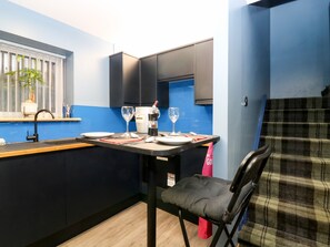 Refrigerador, lavavajillas, tetera/pava eléctrica, tostadora