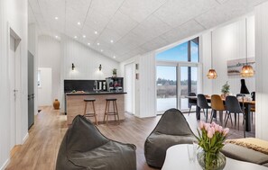 Tv, bordfodbold, bordtennisbord