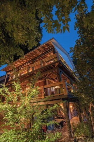 Elmhurst House/ Town-House - Gnd Floor - 3bd Catskill Mtn View