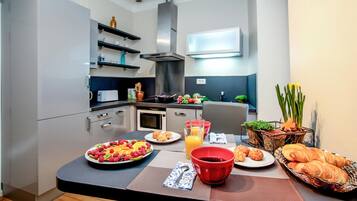 Coffee/tea maker, microwave, oven, dishwasher