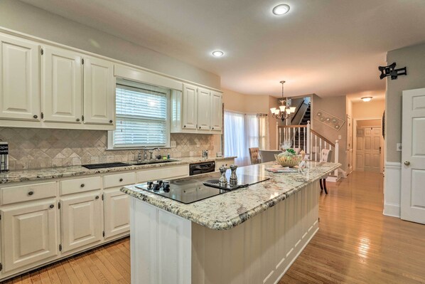 Fridge, microwave, stovetop, dishwasher