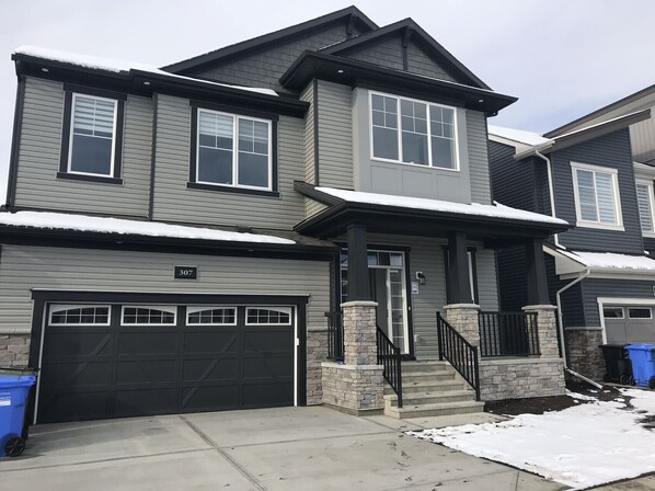 Exterior - Kathy's New Guest House (Calgary)