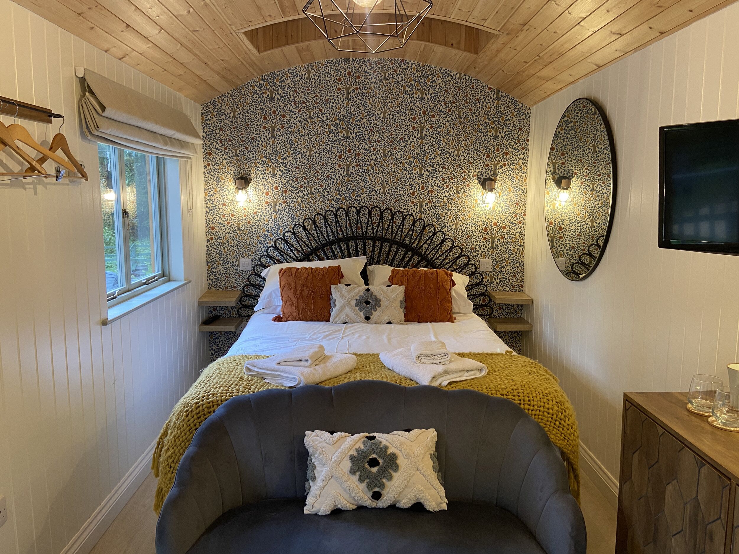 1 Schlafzimmer, individuell dekoriert, individuell eingerichtet