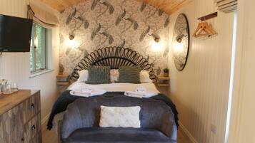 1 bedroom, individually decorated, individually furnished, free WiFi