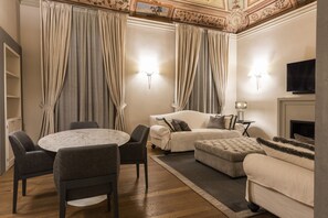 Living area - Rucellai Prestige in Florence by Mmega (Firenze)