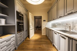 Fridge, microwave, oven, stovetop - Rucellai Prestige in Florence by Mmega (Firenze)