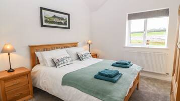 2 Schlafzimmer, individuell dekoriert, individuell eingerichtet