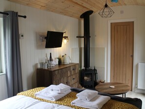 1 bedroom, individually decorated, individually furnished, free WiFi - Foxes Den (Belford)