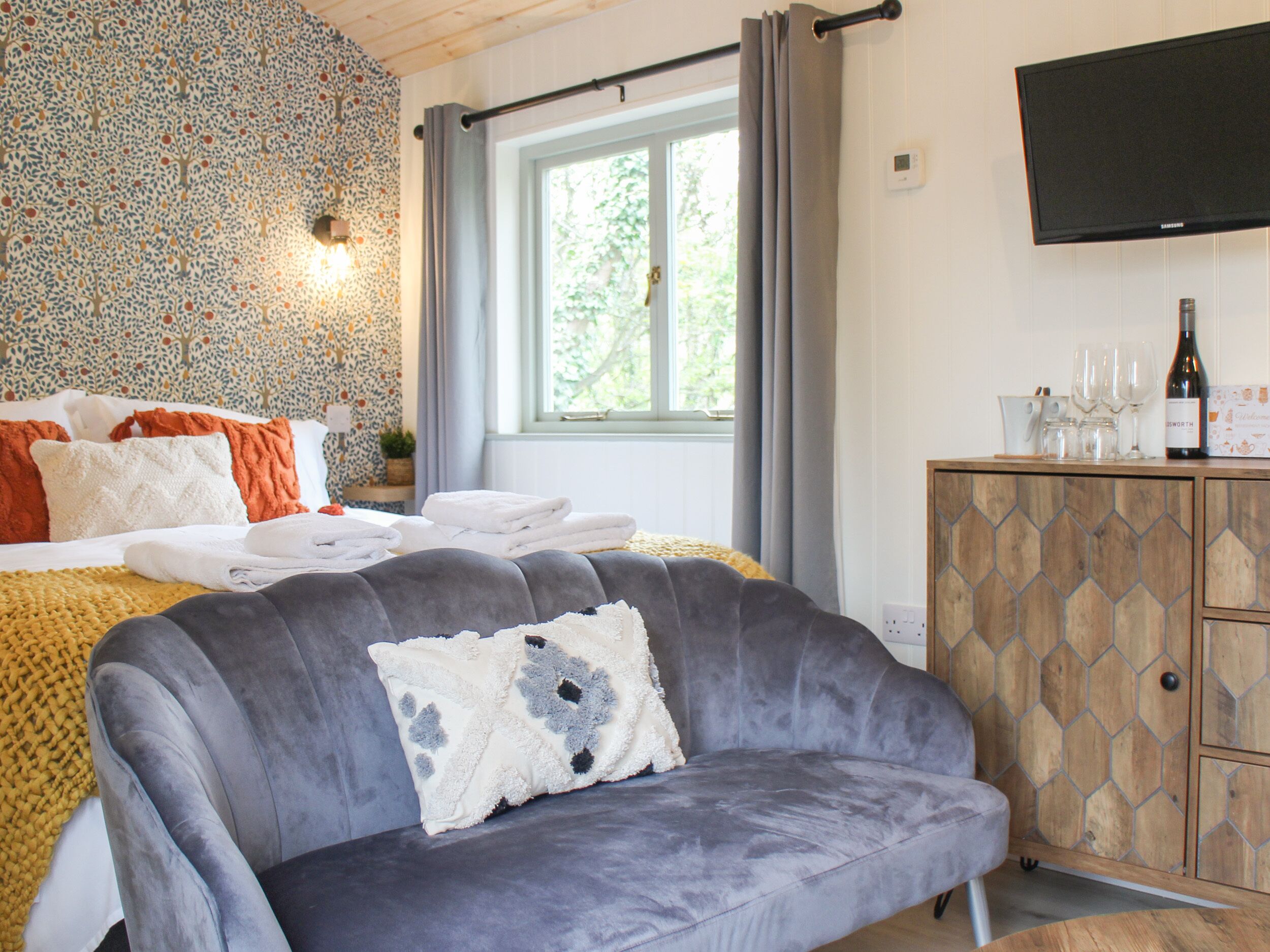 1 Schlafzimmer, individuell dekoriert, individuell eingerichtet