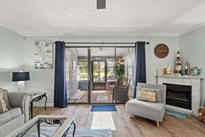 Smart TV, fireplace