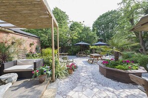 Garden - Blue Piano (Birmingham)