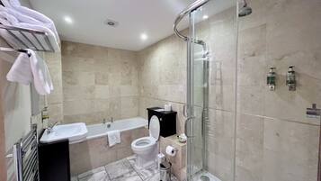 Kamar Double Eksekutif | Kamar mandi | Perlengkapan mandi gratis, pengering rambut, handuk, dan sabun