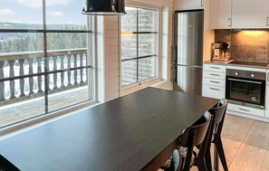 ثلاجة، غسالة أطباق، ماكينة لصنع القهوة/الشاي