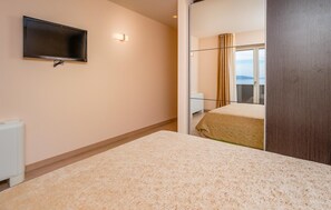 3 chambres, fer et planche à repasser, Wi-Fi gratuit, draps fournis