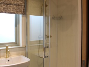 Shower - Otters Crouch (Belford)