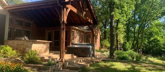 Quiet 1 Acre Lake House Nestled in the Woods 4B/4B