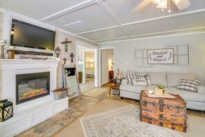 TV, fireplace, DVD player, books