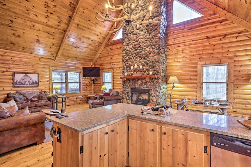 'Sleeping Bear Cabin' Coosawattee! Dog Friendly! - Ellijay, GA