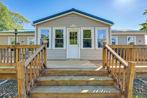 Deck & Hot Tub: Pet-Friendly Seneca Lake Home!