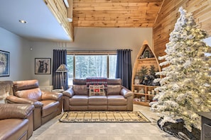 TV - Phelps Cabin on 26 Acres w/ Fire Pit! (Phelps)