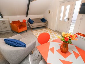 Dining - Clementine Cottage (Tenby)