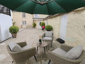 Cottage | Terrace/patio - Clementine Cottage (Tenby)