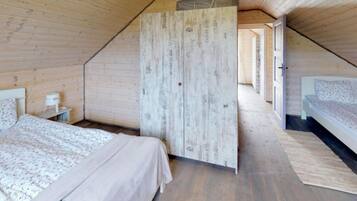 2 bedrooms, travel cot, free WiFi