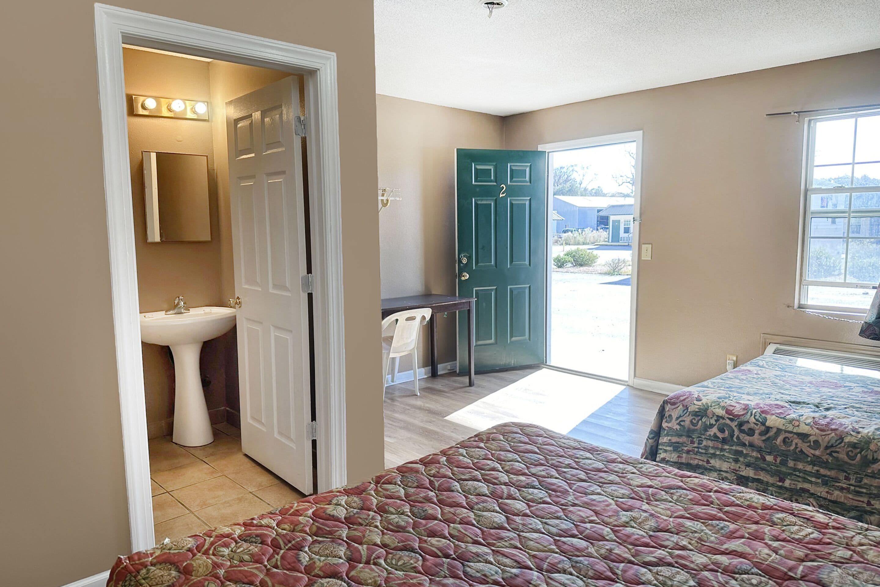 Bureau, Wi-Fi gratuit, draps fournis