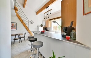 Kylskåp, ugn, spishäll och diskmaskin