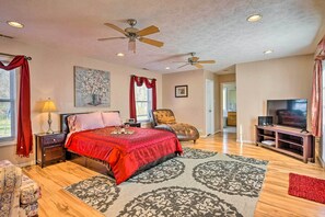 3 bedrooms, desk, iron/ironing board, WiFi
