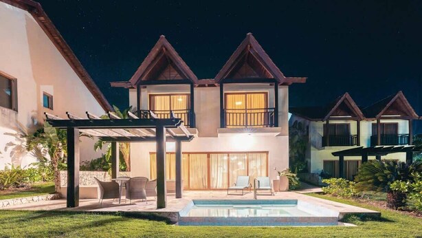 A two-story house with a swimming pool, outdoor seating, and a covered patio. - Ocean View Villa with Pool & BBQ in Samana (Samaná)