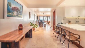 A spacious hallway with a wooden bench, wicker chairs, a dining area, and a view to the outside. - Ocean View Villa with Pool & BBQ in Samana (Samaná)