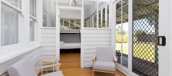 Perfect, quiet location, walking distance to Billabong, 8 Minute drive to town..