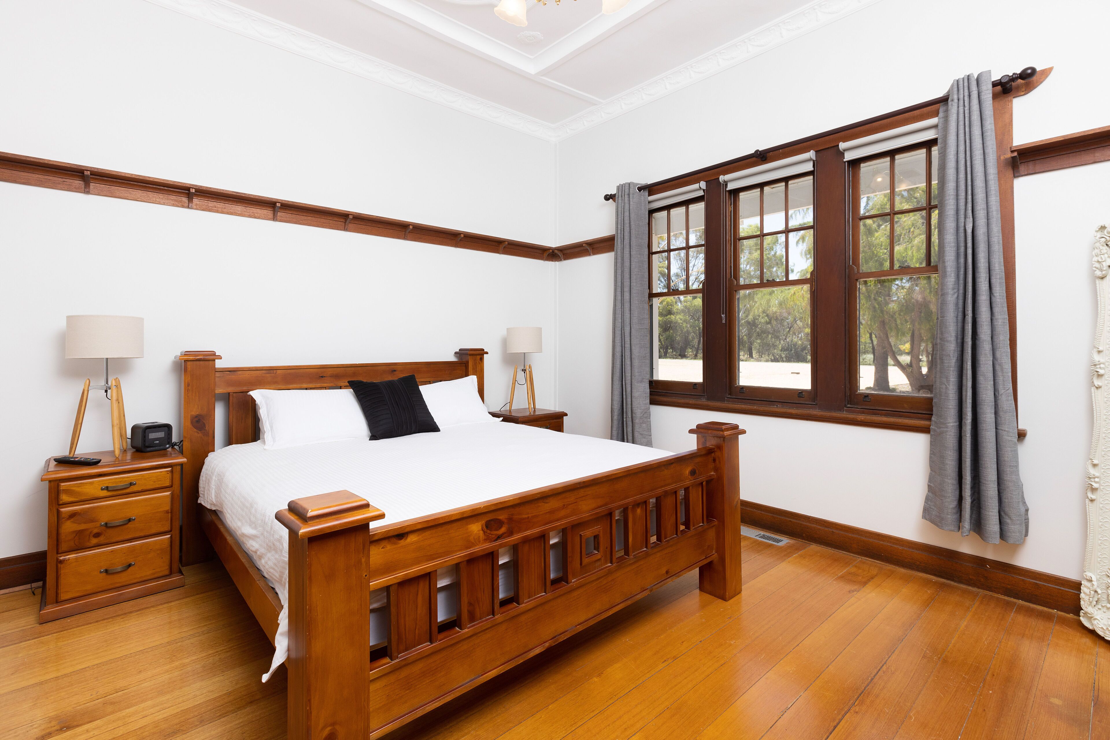 4 bedrooms, desk, iron/ironing board, free WiFi
