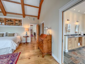 5 bedrooms, WiFi, bed sheets