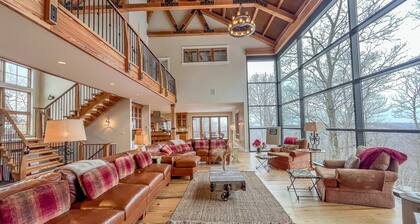 Stunning Luxury Home! Direct Ski Access and Hot Tub