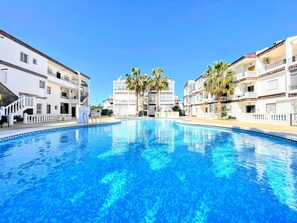 Pool - Caballito de Mar Punta Prima by Villas&You (Torrevieja)
