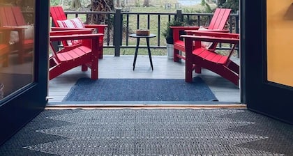 Stunning 3 bed Skykomish Riverfront Cabin with breathtaking views