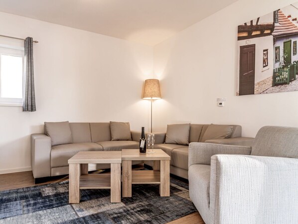 TV - Wonderful private villa for 10 people with WIFI, TV, terrace and pets allowed (Lojzova Paseka)