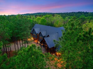 Exterior - Twilight Creek-EV Outlet, Gameroom, 2 Hot Tubs - Virtual Tour Available (Broken Bow)