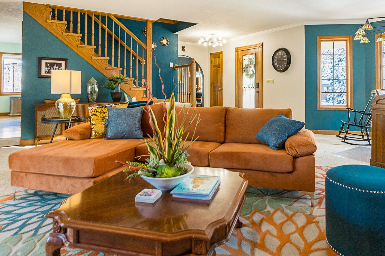 HUGE Fun Home w/, hot tub, fireplace, pets!