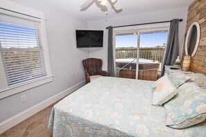 4 bedrooms, desk, iron/ironing board, free WiFi