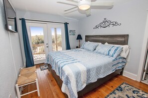 4 bedrooms, desk, iron/ironing board, free WiFi