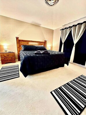 3 sovrum, strykjärn/strykbräda, gratis wi-fi och sängkläder