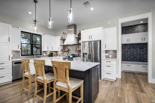 5 Homes | River Access | Fire Pit | Sleeps 30