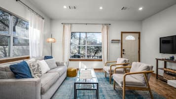 TV, peis og kontorer