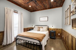 5 habitaciones, tabla de planchar con plancha, cuna de viaje y wifi 