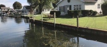 Cheerful 3 bedroom cottage with River access.