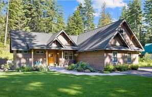 Exterior - Amazing cabin nestled in the Alpine Lakes (Ronald)