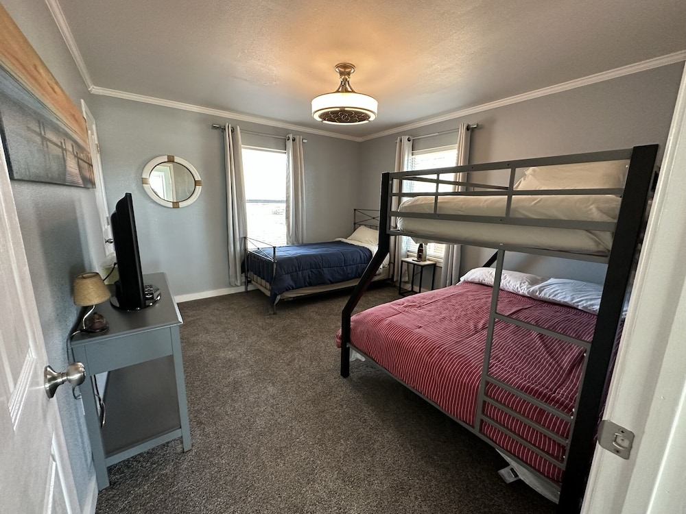 A Dream Come True Lake House The prettiest sunset view on the lake